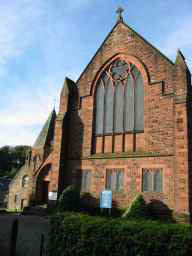 Photo of Kilbarchan West Main Church from the front.