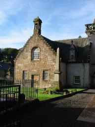 Photo of Kilbarchan West Main Church from the front.